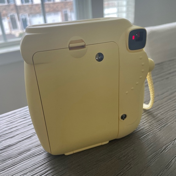 Fujifilm Instax Mini 8 Yellow Instant Camera - Picture 2 of 4